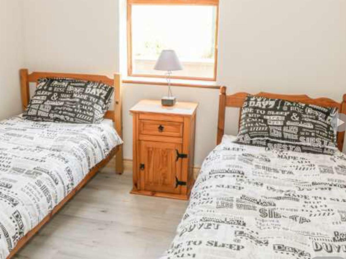 Reek View - Two Bedroom Cottage เวสต์พอร์ต ภายนอก รูปภาพ